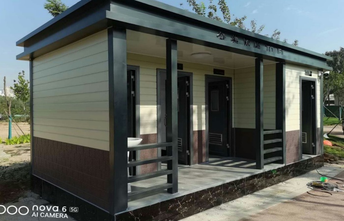 金屬雕花板環保移動廁所