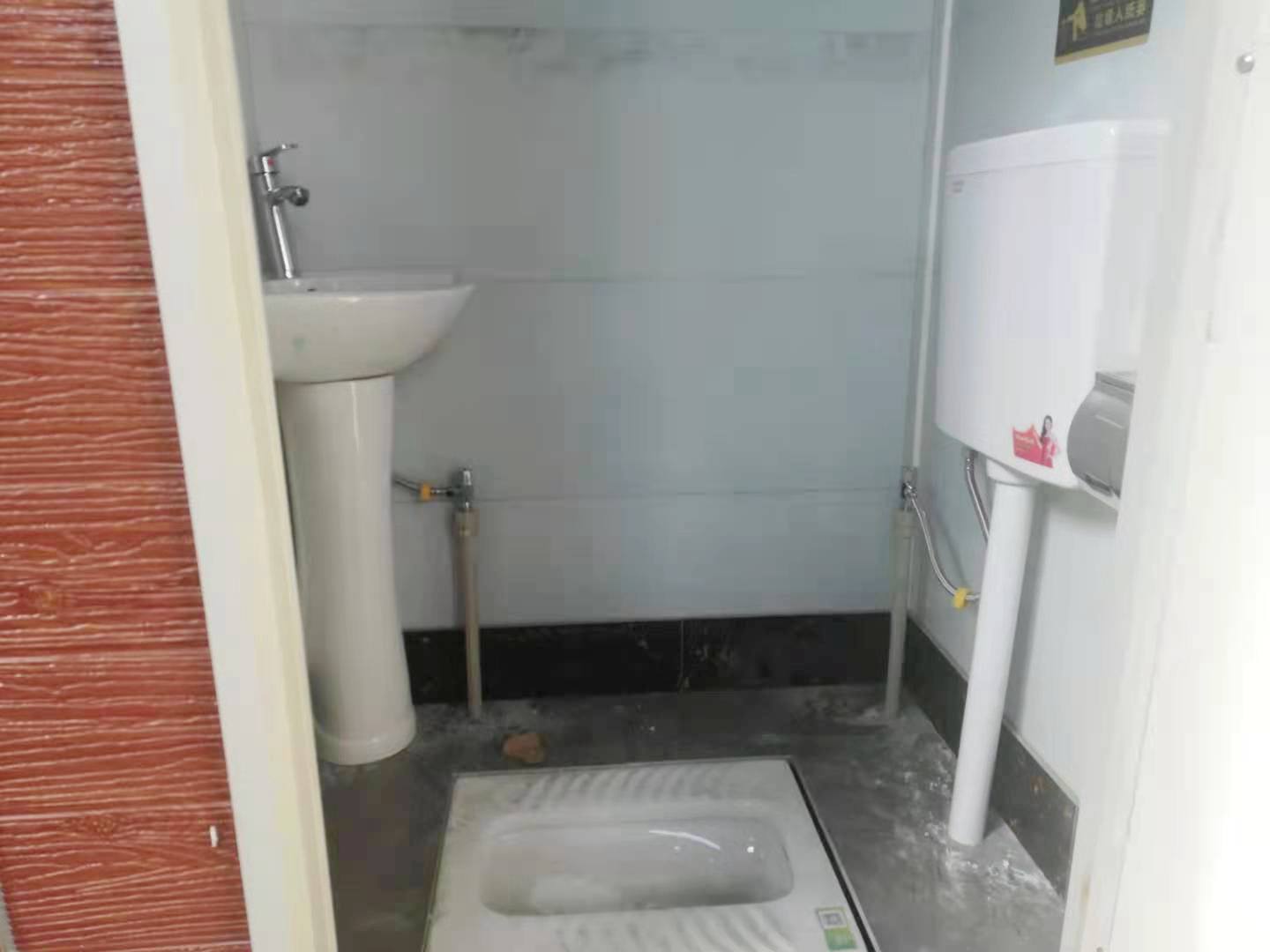 小型單間移動廁所